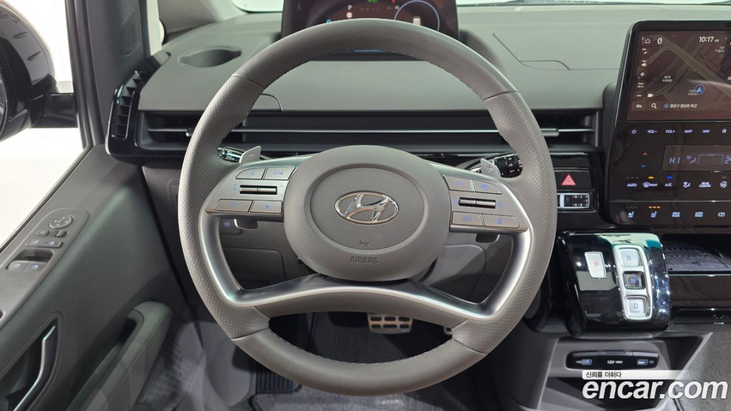 Hyundai Staria 4WD Lounge 9-Seater, 2023