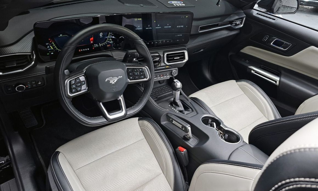 Ford Mustang 5.0 GT Premium Convertible, 2024