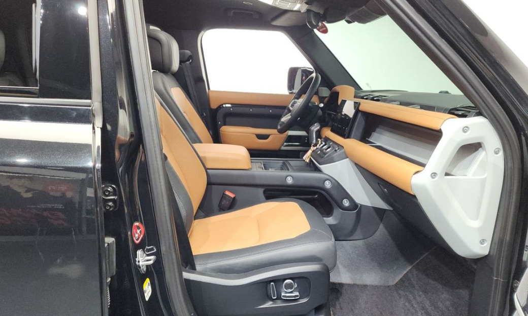 Land Rover Defender 130 D300 X-Dynamic HSE, 2023