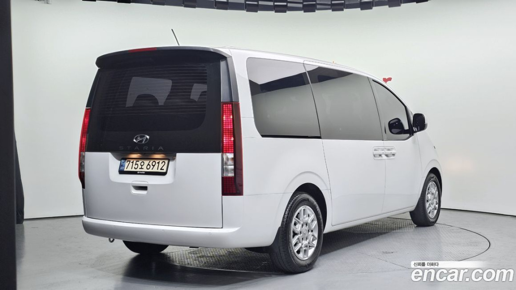 Hyundai Staria Tourer 11-Seater, 2023