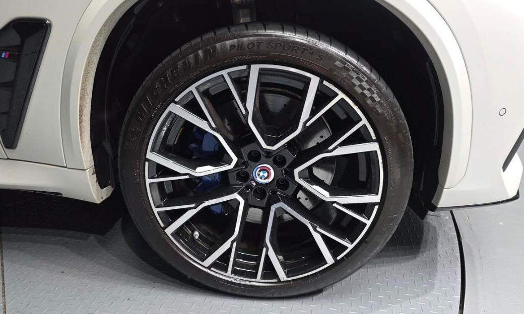 BMW X5M 4.4 Competition, 2022