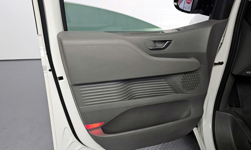 Hyundai Staria 4WD Lounge 9-Seater, 2024