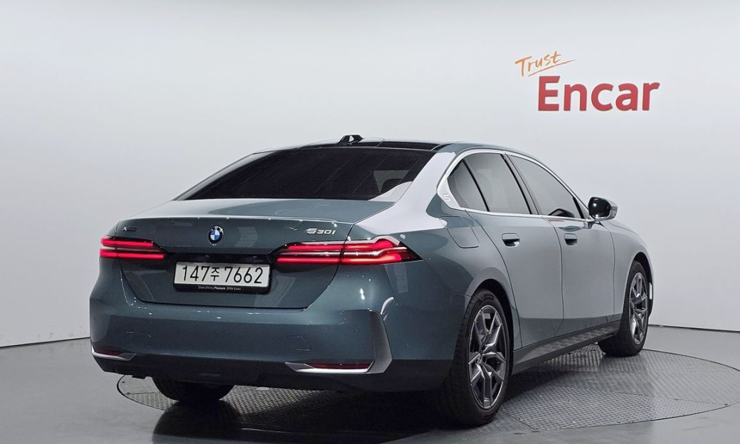 BMW 5-Series 530i xDrive, 2025