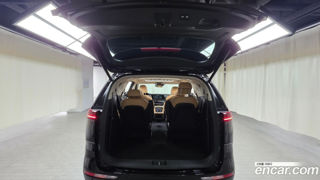 Kia Carnival 9-Seater Signature, 2023