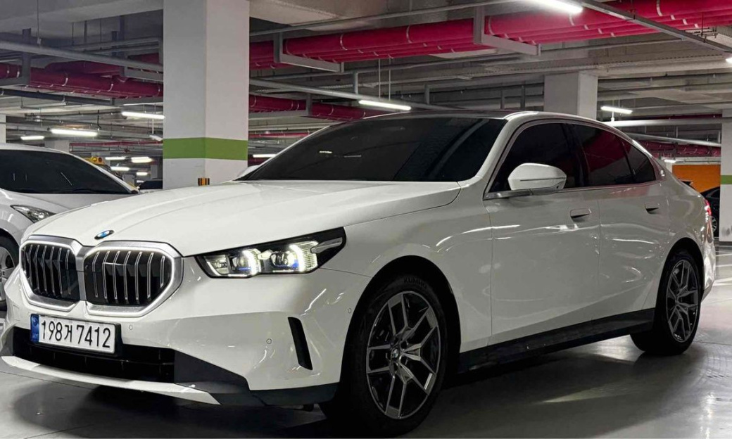 BMW 5-Series 530i xDrive, 2024