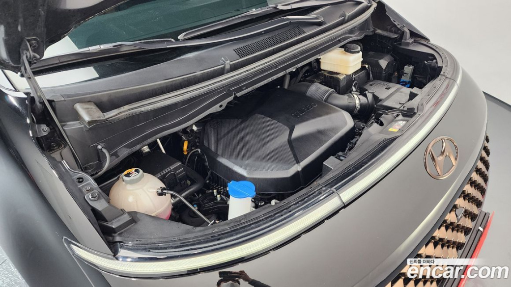 Hyundai Staria 4WD Lounge 7-Seater, 2023