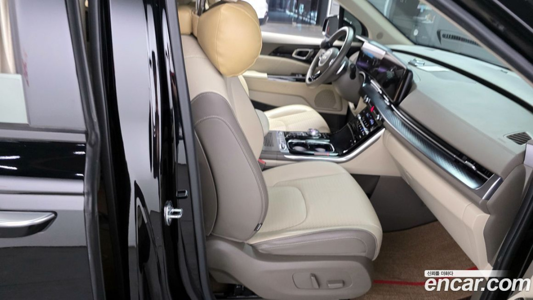 Kia Carnival 9-Seater Hi-Limousine, 2022