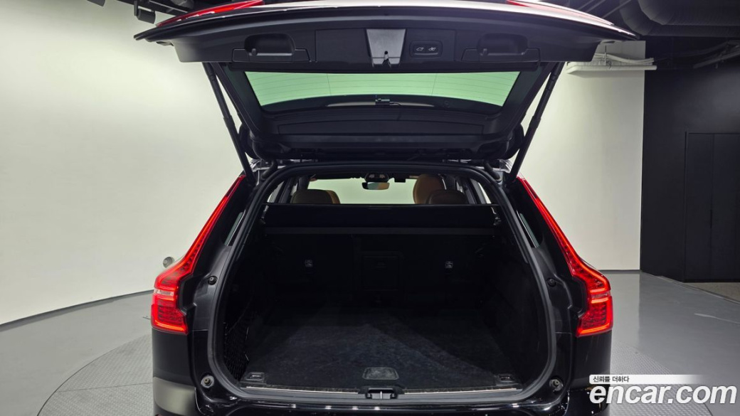 Volvo XC60 B5 Inscription, 2022