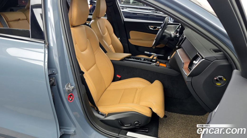 Volvo V60 B5 Pro AWD, 2022