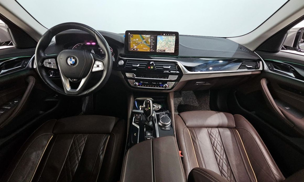BMW 5-Series 523d xDrive Luxury, 2022
