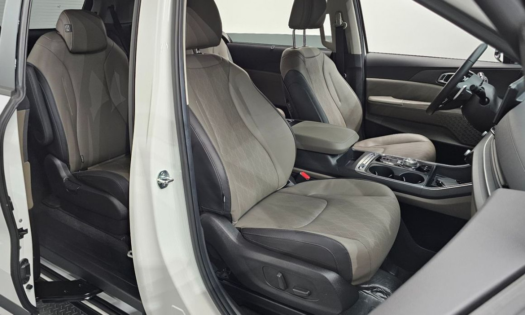 Kia Carnival 9-Seater Noblesse, 2024