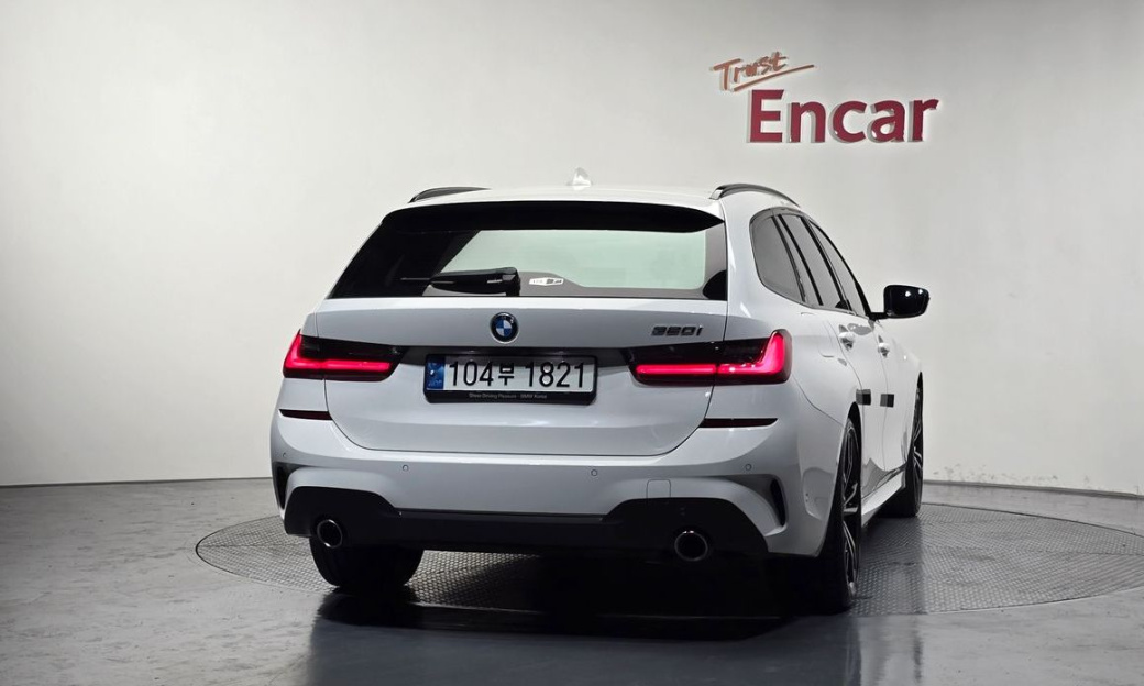BMW 3-Series 320i Touring M Sports, 2022