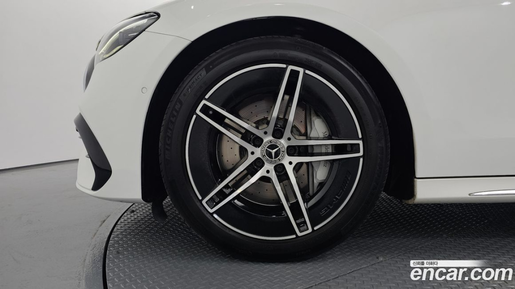 Mercedes-Benz E-Class E300 4MATIC AMG Line, 2024