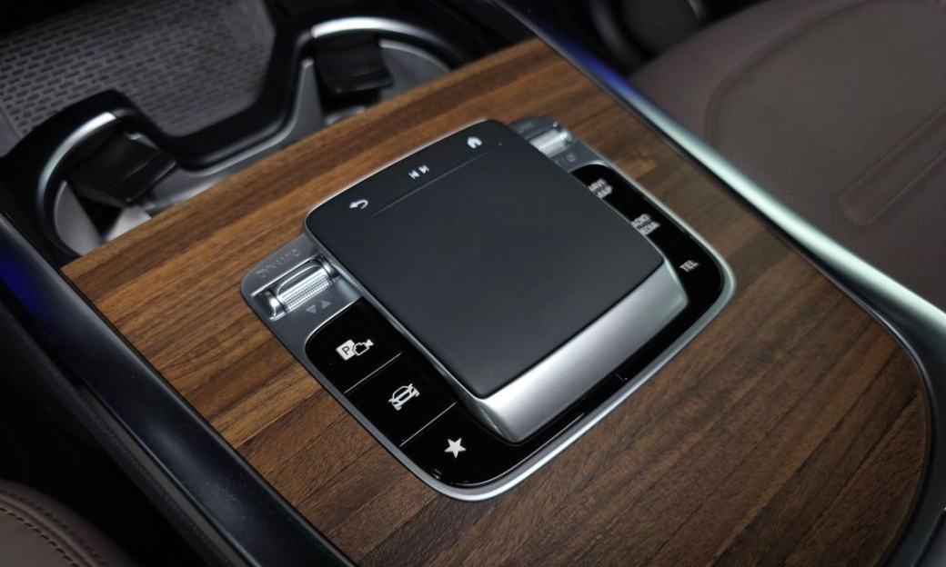 Mercedes-Benz G-Class G450d, 2025