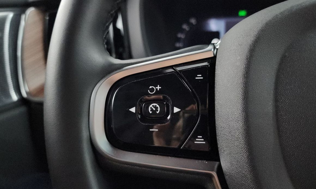 Volvo XC60 B6 Ultra Bright, 2025