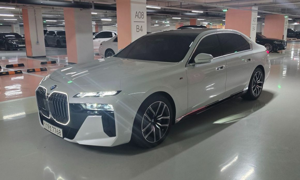 BMW 7-Series 740i xDrive M Sport, 2025