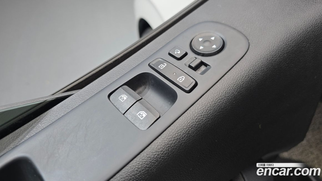 Hyundai Staria 4WD Lounge 9-Seater, 2022