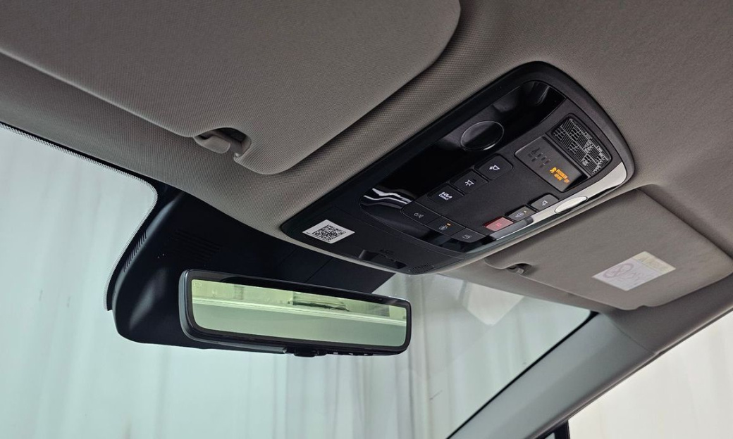 Kia Carnival 7-Seater Signature, 2025