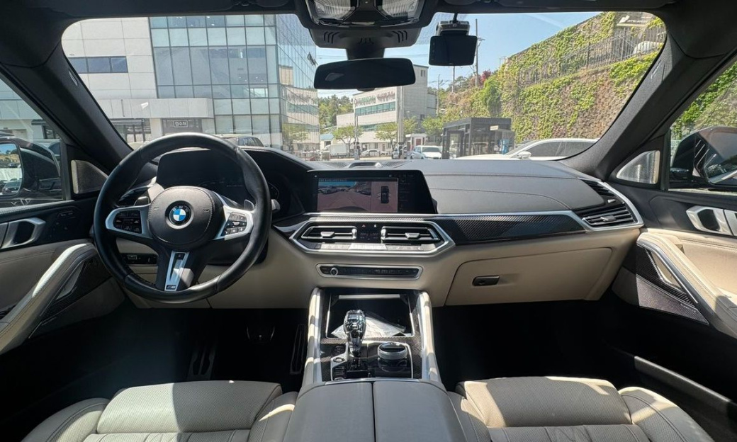 BMW X6 M50i, 2022