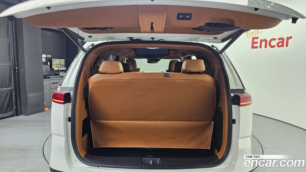 Kia Carnival 9-Seater Hi-Limousine(Special Vehicle), 2023