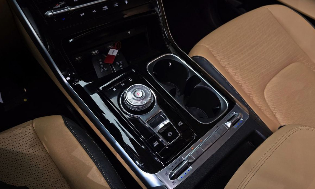 Kia Carnival 11-Seater Signature, 2023