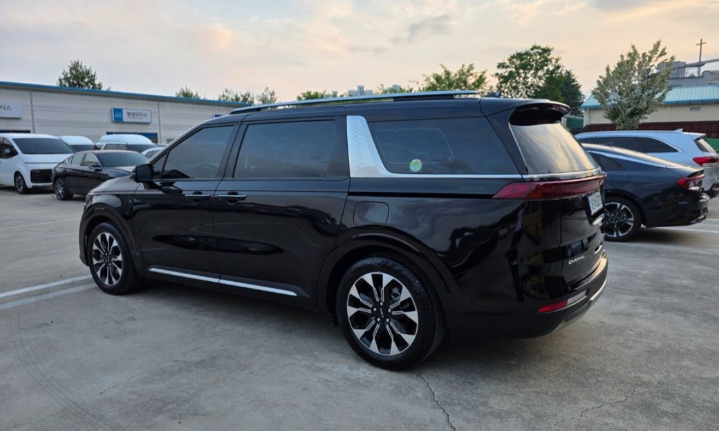 Kia Carnival 9-Seater Signature, 2023