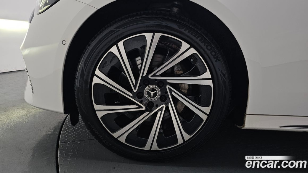 Mercedes-Benz E-Class E300 4MATIC Exclusive, 2024