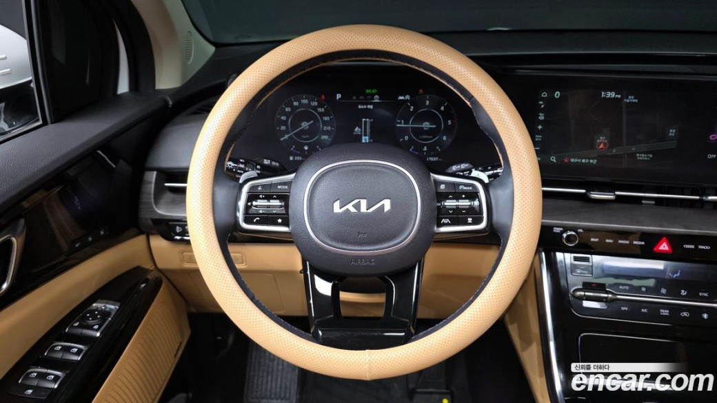 Kia Carnival 7-Seater Signature, 2023