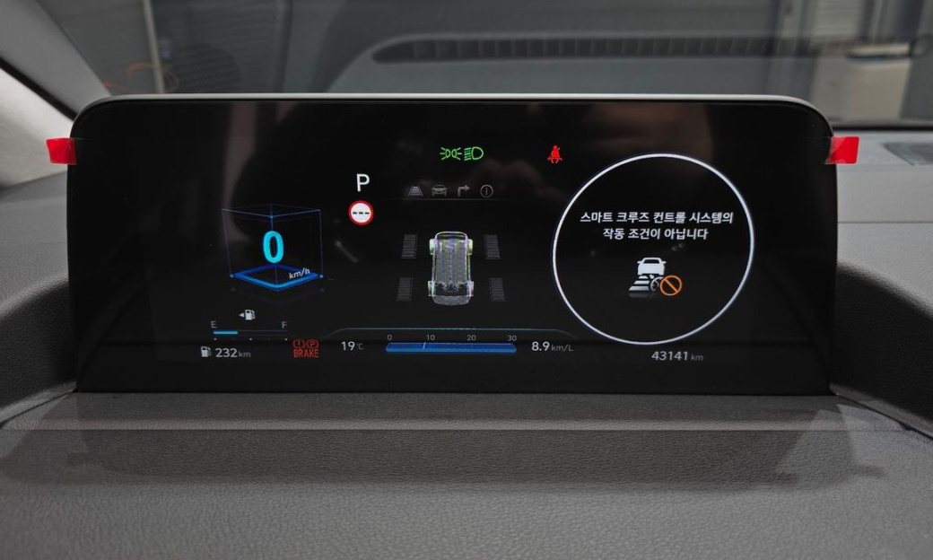 Hyundai Staria 4WD Lounge 9-Seater, 2025