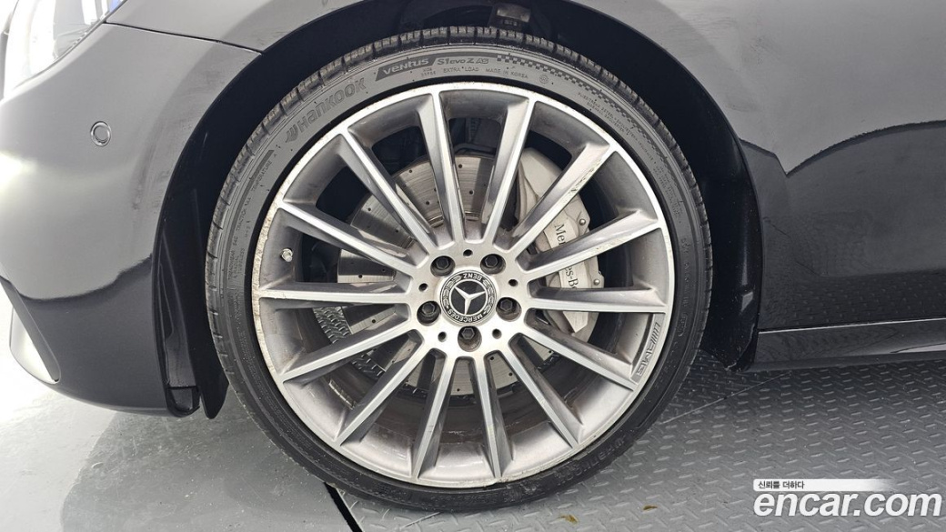 Mercedes-Benz E-Class E350 4MATIC AMG Line, 2022
