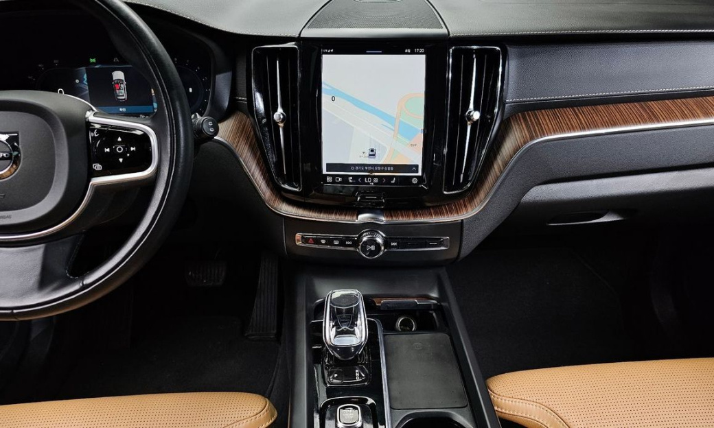 Volvo XC60 B5 Inscription, 2022