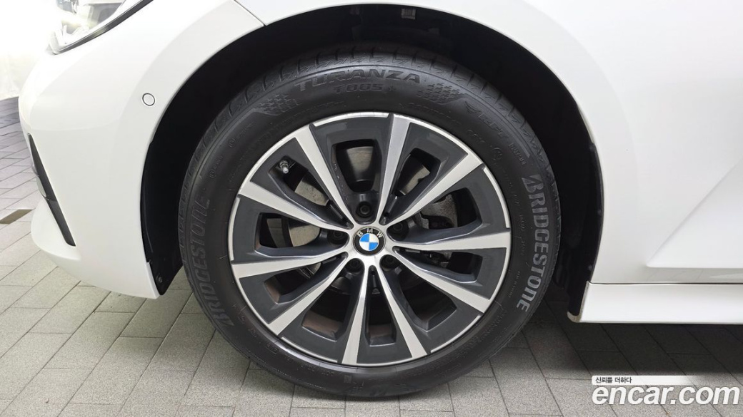 BMW 3-Series 320i, 2022