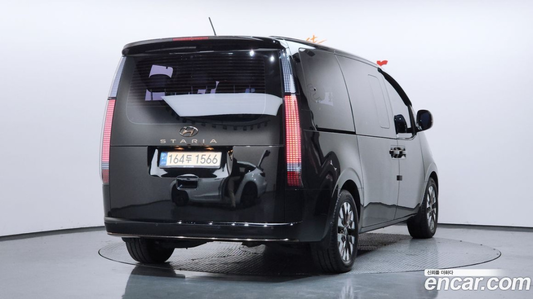 Hyundai Staria Lounge 9-Seater, 2022