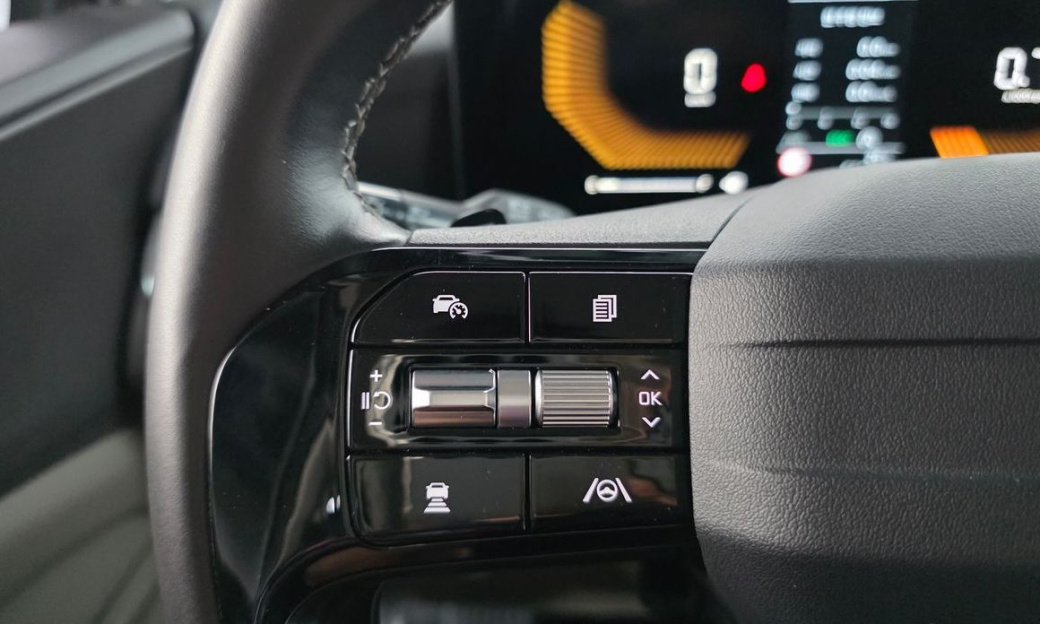 Kia Carnival 9-Seater Prestige, 2025