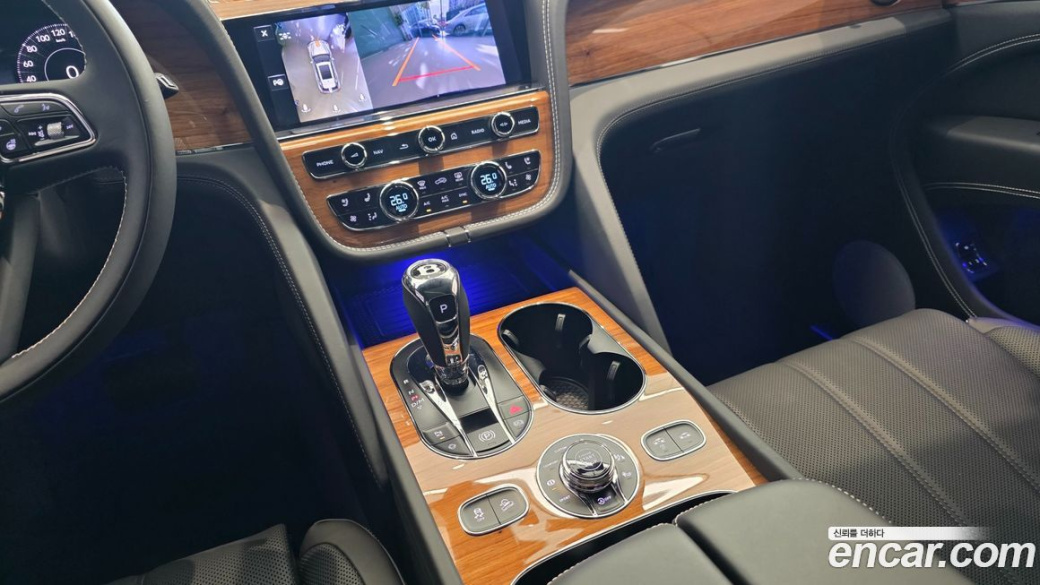 Bentley Bentayga 4.0 V8 Base, 2025