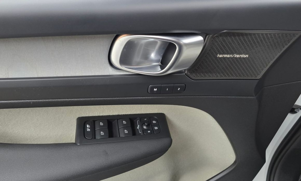 Volvo XC40 B4 Ultra Bright, 2025
