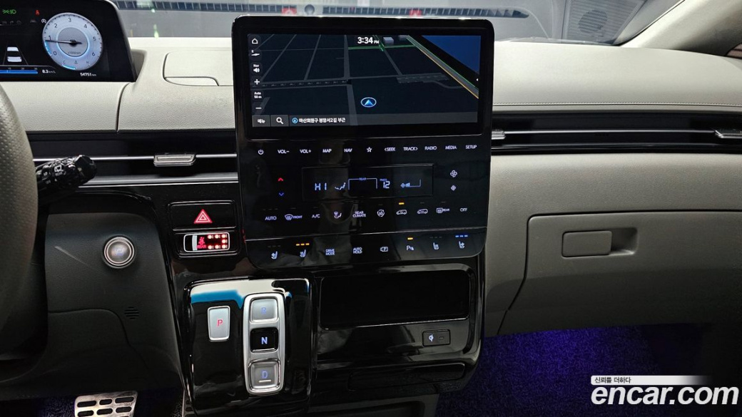 Hyundai Staria Lounge 9-Seater, 2023
