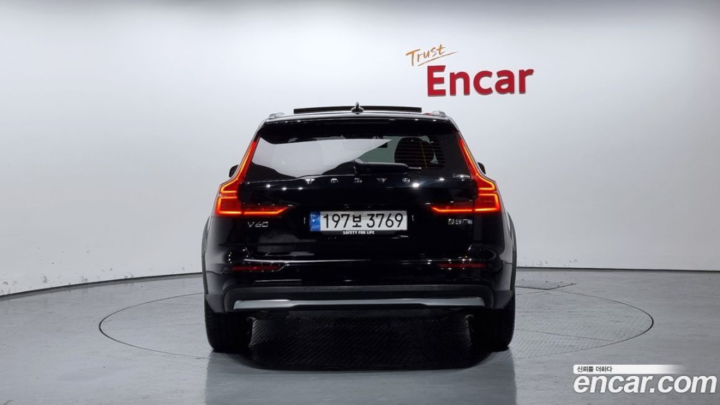 Volvo V60 B5 Ultimate AWD, 2024