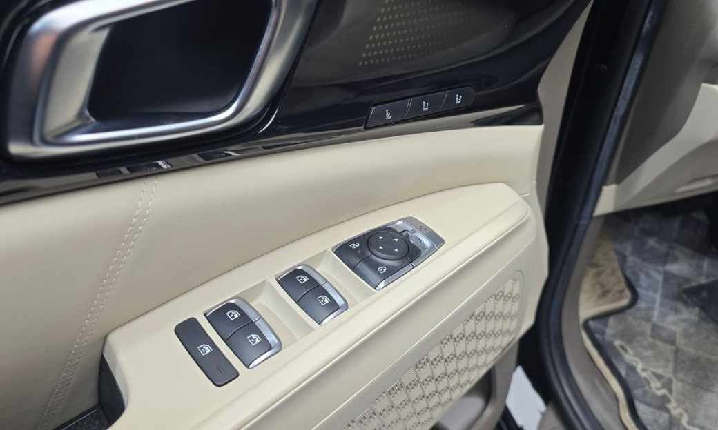 Kia Carnival 7-Seater Signature, 2024