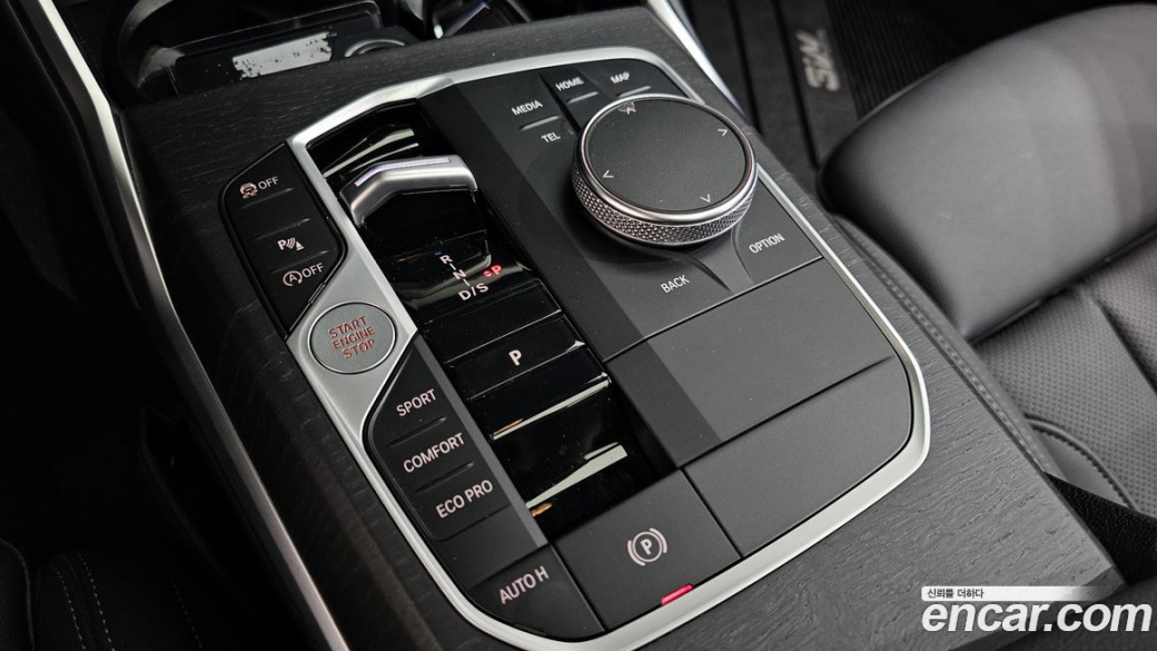 BMW 3-Series 320i Touring, 2024