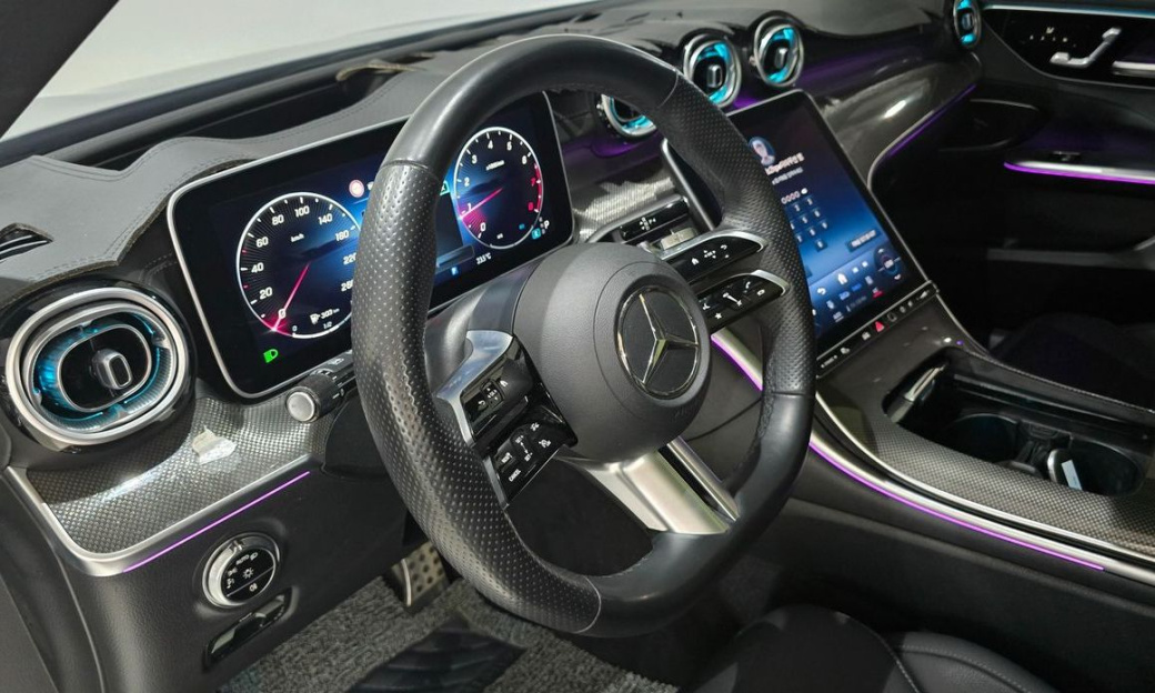 Mercedes-Benz C-Class C300 4MATIC AMG Line, 2023