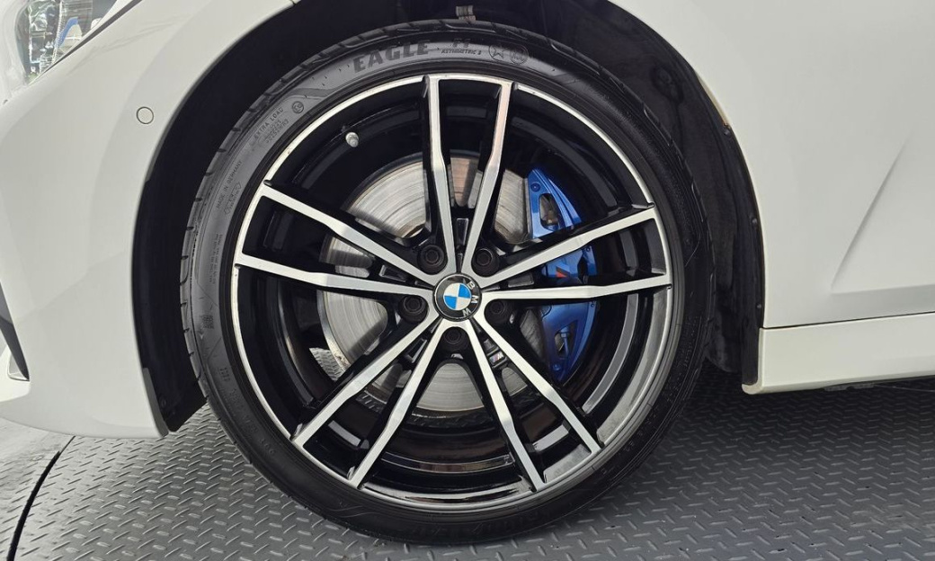 BMW 3-Series 320i Touring M Sports, 2022