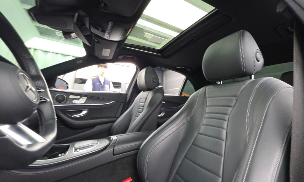 Mercedes-Benz E-Class E220d 4MATIC AMG Line, 2021