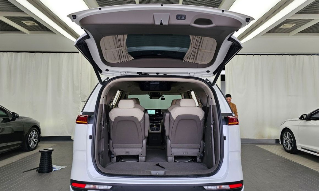 Kia Carnival 9-Seater Hi-Limousine, 2022