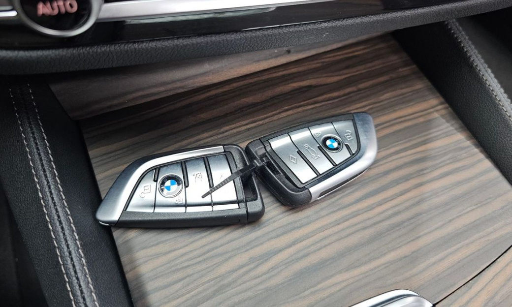 BMW 5-Series 530i xDrive Luxury, 2023