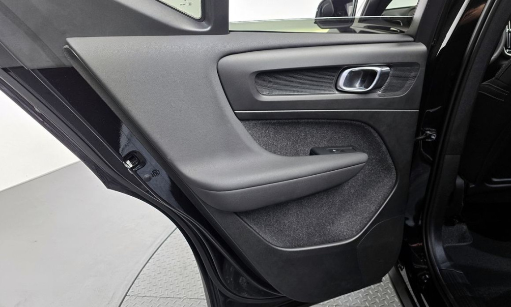 Volvo XC40 B4 Black Edition, 2025