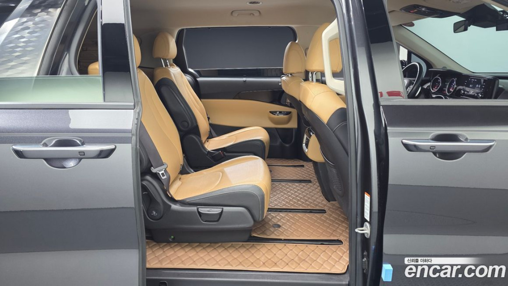 Kia Carnival 7-Seater Outdoor, 2022