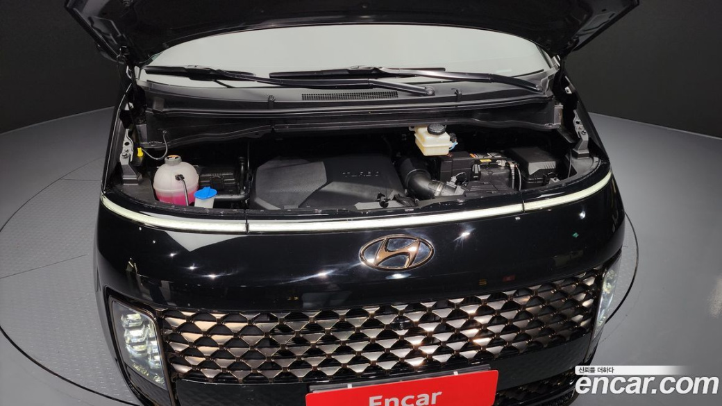Hyundai Staria 4WD Lounge 7-Seater, 2022