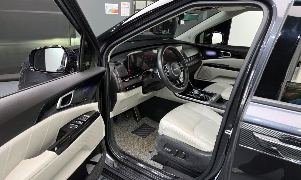 Kia Carnival 9-Seater Signature, 2023