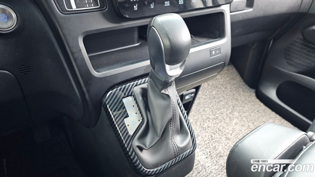 Hyundai Staria 4WD Tourer 9-Seater, 2023